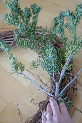 Tree Branch Crafts, Tree Limbs, Crafting Wire, Vine Wreath, Christmas Tree Branches, Pine Wreath, Pine Branch, Wreath Tutorial, Pruning Shears