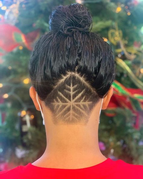 Snowflake Winter Design Undercut Winter Undercut Design, Snowflake Shaved Hair Design, Nape Designs For Women, Snowflake Hair Design, Snowflake Undercut, Undercut Nape Women, Womens Shaved Undercut, Women’s Undercut Designs, Fun Undercut Designs