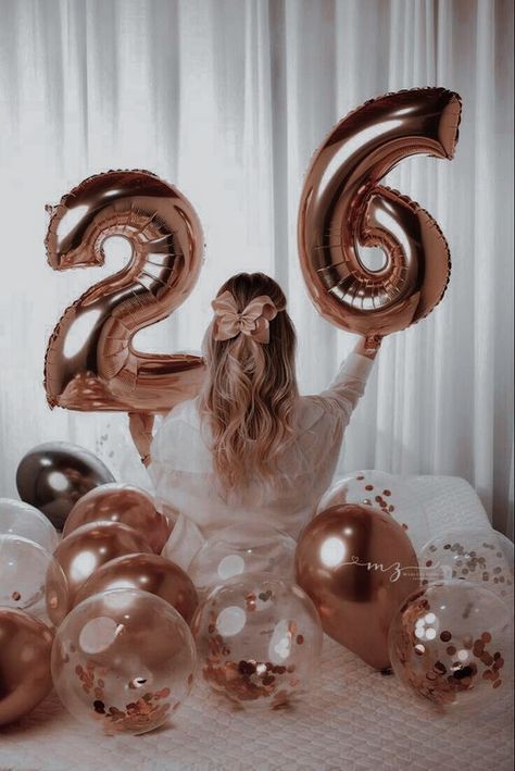 Boho Birthday Pictures, Bedroom Birthday Photoshoot, 26th Birthday Photoshoot, 27 Birthday Ideas, 28th Birthday Ideas, Birthday Balloons Pictures, Deco Ballon, Birthday Shots, Balloon Pictures