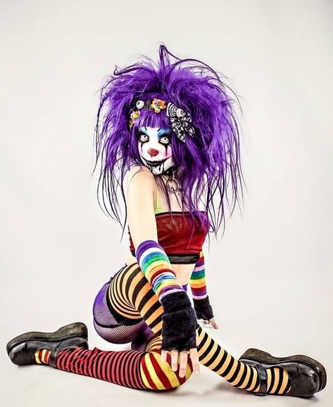 Creepy Hairstyles, Creepy Clown Outfit, Clown Girl Outfit, Crazy Clown Costume, Clown Nurse, Clown Girl Costume, Crazy Clown Makeup, Clown Girl Art, Clown Hairstyles