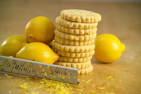 . Lemon Zest Recipes, بيتي فور, Butter Shortbread Cookies, Butter Shortbread, Irish Cooking, Irish Foods, Irish Recipes Traditional, Irish Dishes, Irish Butter