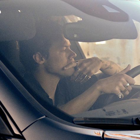 harry styles, cars, driving Harry Styles Hands, Devil's Due, Harry Styles Update, Harry Styles Aesthetic, Harry Styles Imagines, Harry Styles Photos, Mr Style, Harry Edward Styles, Edward Styles