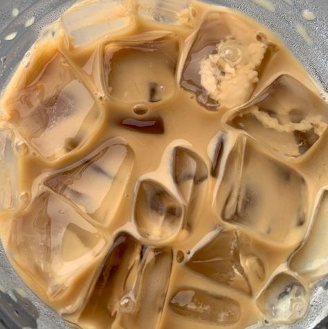 Vanilla Cream Cold Brew, Oatmilk Latte, Biological Clock, Cream Cold Brew, Coffee Board, Pretty Coffee, Coffee Shop Aesthetic, Coffee Obsession, Coffee Photography