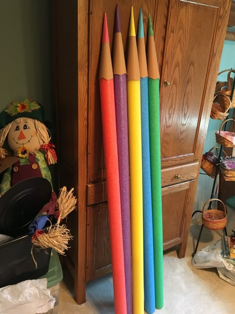 Pool Noodle Pencil Diy, Giant Pencil, Pool Noodle Crafts, Painting Birthday Party, Vbs Themes, Painting Birthday, Wedding Decoration Ideas, Art Classroom Decor, Pool Noodle