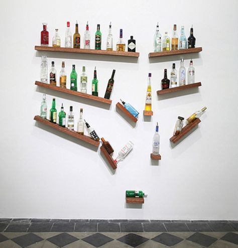 Deco Originale, Diy Holz, Furniture Storage, Liquor Bottles, White Wall, Diy Wood, Bari, House In The Woods, Bar Design