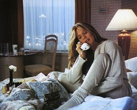 Meg Rayan, Meg Ryan Fall, Frazzled English Woman, 90s Winter, Charlotte Simone, Sleepless In Seattle, Nora Ephron, Beautiful Stars, Loungewear Fashion