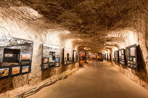 Underground Tours - Coober Pedy | Umoona Opal Mine & Museum Mine Architecture, Underground Exhibition, Underground Museum, Rock Museum, Islamic Centre, Rock Display, Construction Details Architecture, Architecture Design Presentation, Museum Interior