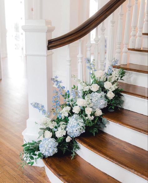 Santorini Wedding Decor, Coastal Wedding Florals, Blue And White Wedding Table Decor, Hydrangea Wedding Centerpieces, Blue Hydrangea Centerpieces, Blue Hydrangea Wedding, French Country Wedding, Baby Blue Weddings, Hydrangea Bouquet Wedding