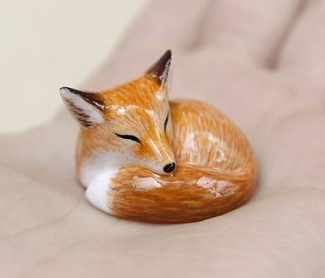 sleeping fox figurine Ceramic Fox Figurine, Clay Fox Sculpture, Fox Clay Sculpture, Clay Fox Easy, Pottery Fox, Fox Pottery, Fox Ceramic, Clay Fox, Ceramic Fox