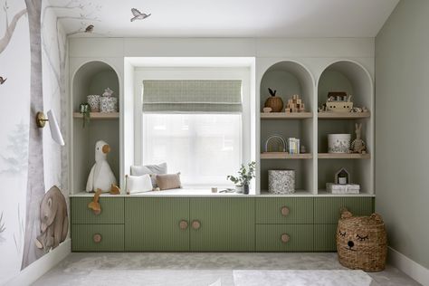 Green Kids Room, Sage Green Nursery, Green Kids Rooms, Newborn Room, Ikea Nursery, Decor Market, Yellow Nursery, Green Nursery, Kids Room Inspiration