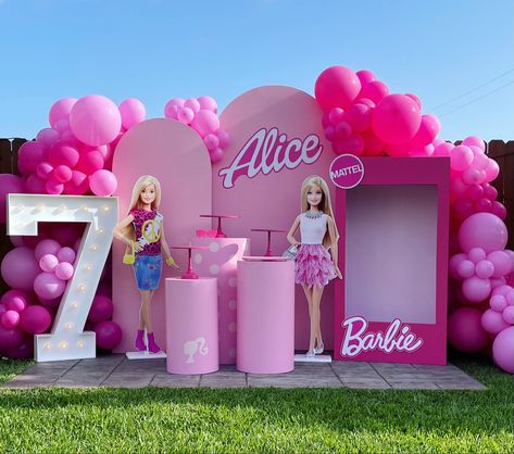 Barbie Themed Birthday Party Decor, Girls Barbie Birthday Party, Ideas Para Decorar Una Fiesta, Barbie Decorations, Barbie Pool Party, Barbie Party Decorations, Barbie Birthday Cake, Deco Ballon, Barbie Theme Party