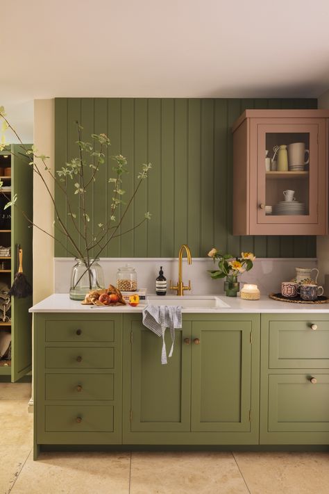 Hampton Kitchens | Shaker Style Kitchen Cabinets | Harvey Jones Kitchen Designs 2023, Hampton Kitchens, Shaker Style Kitchen Cabinets, Dreamy Kitchens, Green Kitchen Designs, Kitchen Cost, Kitchen Colour, Traditional Kitchens, Tom Pastel