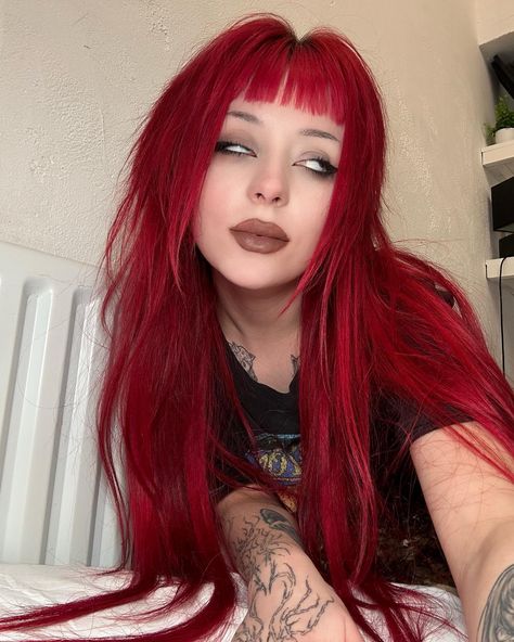 hiii Red Alternative Hair, Goth Red Hair, Alternative Hair Color, Fun Hairstyles, Hair Doo, Short Bangs, Future Style, Alternative Hair, Fantasy Makeup