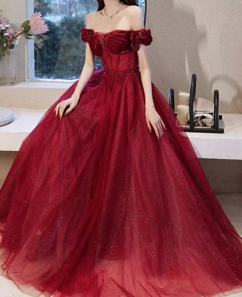 Vestido cénsillo elegante para 15 años❤️🎈 Red Ball Gowns Princess Fairytale, Red Prom Dress Princess, Red Gown For Debut, Red Debut Dress, Red Ball Gown Princesses, Red Debut Gown, Red Fairytale Dress, Red Princess Dress Fairytale, Red Dress Ballgown