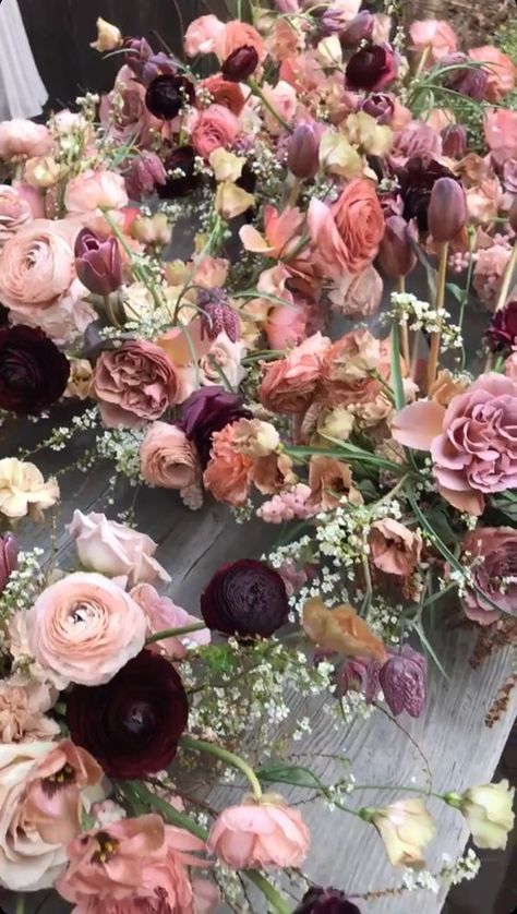 Mauve Wedding Theme, Wedding Centerpeices, Raspberry Wedding, Flowers Colourful, Boho Wedding Colors, Woods Wedding, Rose Dark, Mauve Wedding, Bridal Bouquet Fall