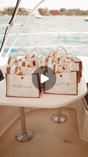 Stephanie Cruz✨ on Instagram: "Resharing my most viral DIY!  I did these favor bags for my beach/boat birthday last year and it was a complete success  I filled them with my favorite products These are a perfect option for your bachelorette, girls trip, birthday or any occasion.  They are also so easy to make!  Comment LINKS and i will senf you a direct message with everything i used♥️♥️  Ya pensando que hare este año 😍  Hazlo tu mismo, beach tote bags, bachelorette favor bags, diy beach bag, girls trip, cricut project, easy diy, amazon finds, beach essentials" Beach Birthday Party Ideas For Women, Beach Bag Bachelorette, Vacation Gift Bag Ideas, Birthday Trip Gift Bags, Bachelorette Bags Favors, Girls Trip Goodie Bags Ideas, Girls Trip Gifts Bags, Favor Bags Diy, 40th Birthday Favors