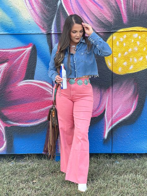 western outfits, western fashion #pink #ootd #western Pink Flare Pants Outfit Western, Colorful Western Outfits, Pink Bell Bottoms Outfit, Pink Country Outfit, Country Casual Outfits, Pink Western Outfit, Fancy Cowgirl, Pink Cowgirl Aesthetic, Pink Jeans Outfit