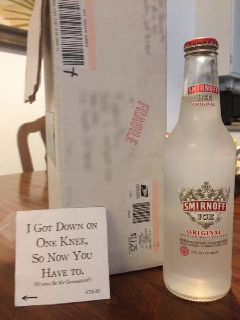 "I got down on one knee, so now you have to" ... Smirnoff Ice invitations to be a groomsmen. Icing. Haha that's funny Creative Groomsmen Gifts, Wedding Cricut, Idea Man, Groomsmen Ideas, Brothers Wedding, Colin Cowie Wedding, Down On One Knee, Smirnoff Ice, Groomsman Gift