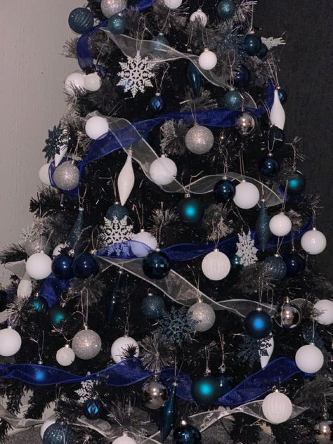 Black Tree With Blue Ornaments, Black Blue Christmas Tree, Blue And Black Christmas Tree, Black And Blue Christmas Tree, Blue Ornaments Christmas Tree, Tree Toppers Ideas, Blue Christmas Tree Decorations, Black Christmas Tree, Blue Ornaments