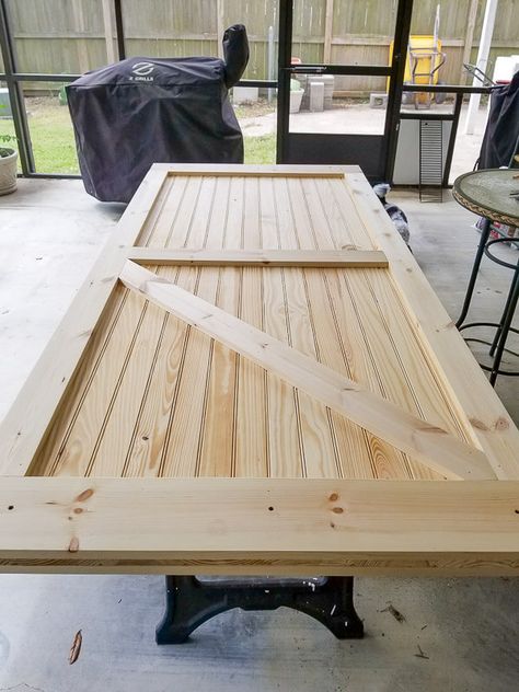 A step by step tutorial for building DIY barn doors! Find out more at www.diybeautify.com! Diy Barn Door Plans, Diy Carpentry, Making Barn Doors, Building A Door, Building A Barn Door, Door Plan, Diy Sliding Barn Door, Barn Door Designs, Shed Doors