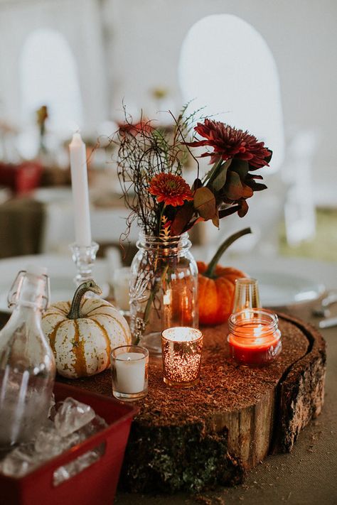 Fall Wedding Tables, Pumpkin Wedding, Tafel Decor, Unique Wedding Flowers, Fall Wedding Centerpieces, Rustic Fall Wedding, Wedding Floral Centerpieces, Pumpkin Centerpieces, Fall Wedding Decorations