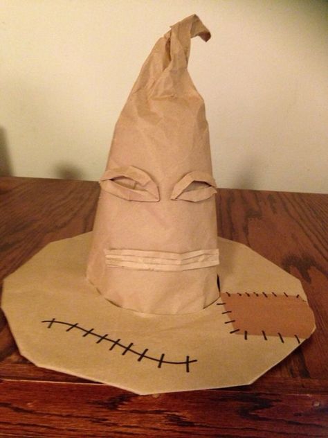 Paper bag Sorting Hat Nicu Halloween, Diy Harry Potter Crafts, Harry Potter Hat, Queen Summer, Harry Potter Sorting Hat, Pinterest Room, Vintage Birthday Cakes, Book Day Costumes, Harry Potter Birthday Party