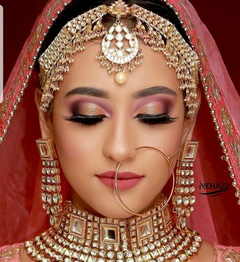 They say a girl’s biggest dream is to not just become a bride but to look the most breath-taking bride ever. To nail that dream, every bride to be remains on a constant lookout for that perfect Indian bridal makeup look Air Makeup, Makeup Weddings, भारतीय दुल्हन संबंधी, Latest Bridal Makeup, Bridal Makeup Tips, Indian Wedding Makeup, Indian Bride Makeup, Makeup Pics, Wedding Eye Makeup