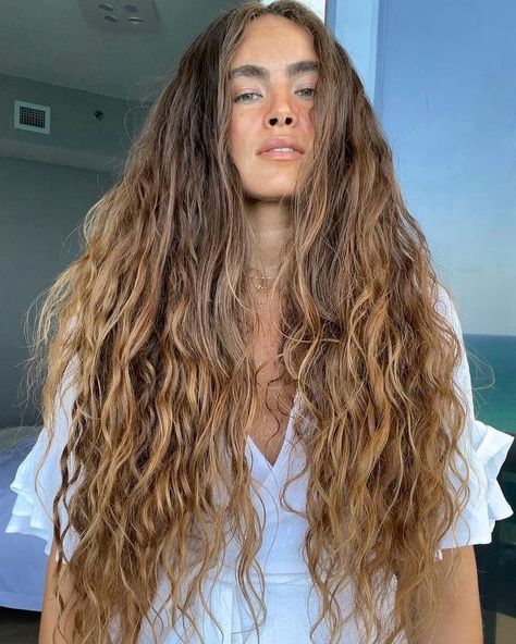 Brown Beach Hair, Surf Girl Hair, Leore Hayon, 2b Hair, Surf Hair, California Hair, Surfer Hair, Beachy Hair, Beach Wave Hair