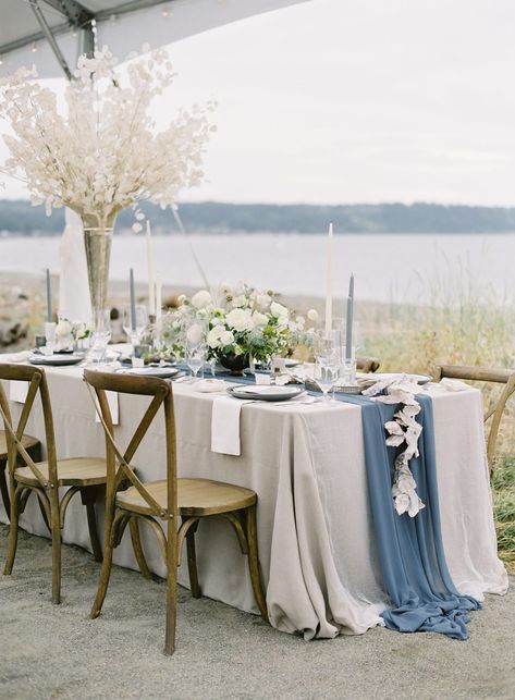 Romantic Table Setting, Beach Wedding Decorations Reception, Sea Wedding, Tafel Decor, Romantic Table, Sand And Sea, Beach Wedding Inspiration, Preowned Wedding Dresses, Outdoor Wedding Reception