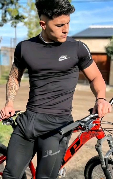 Ideal Male Body, Throwback Photos, Hot Biker Guys, T Shirt Collar, Redhead Men, Y2k Harajuku, Streetwear Chic, Lycra Men, Muscle Hunk