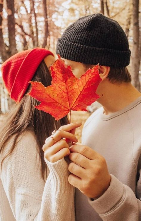 Horse From Behind, Fall Couple Pictures, Fall Couple Photos, Friesian Stallion, Shooting Couple, Fall Photo Shoot Outfits, Instagram Song, Aesthetic Autumn, Engagement Photos Fall