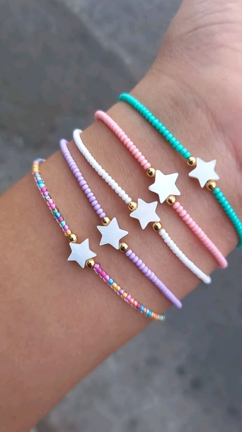 Pulseras Coquette, Handmade Jewelry Diy Bracelets, Ideas Para Hacer Pulseras, Ideas Para Pulseras, Pulseras Aesthetic, Preppy Bracelets, Rubber Band Bracelet, Simple Accessories, Moms Bracelet