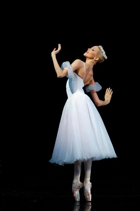 Alina Somova Ballet Attitude, La Sylphide, Ballet Pictures, Ballet Beauty, Art Of Dance, Ballet Poses, Ballet Inspiration, Prima Ballerina, Dance Like No One Is Watching