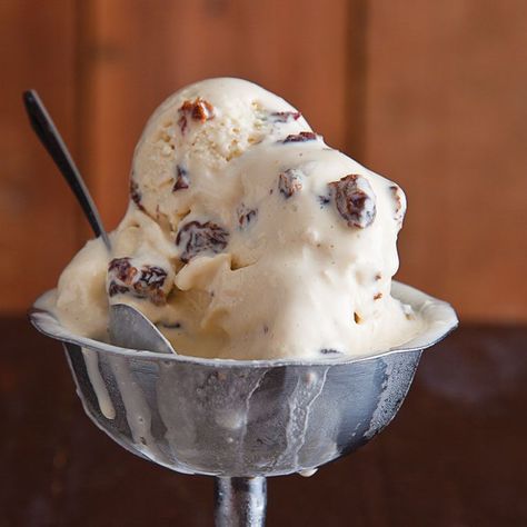 Save Fall Ice Cream, Best Ice Cream Flavors, Rum Raisin Ice Cream, Tasty Ice Cream, Sorbet Ice Cream, Gelato Recipe, Ice Cream Maker Recipes, Rum Raisin, Frozen Custard