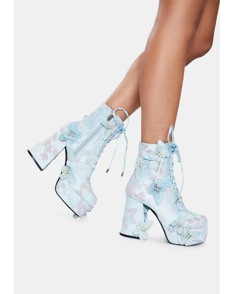 Butterfly Platforms, Gucci Sneakers Outfit, Fashion Zine, Butterfly Boots, Cookie Cat, Pastel Princess, Embroidered Butterflies, House Wear, Grunge Boots