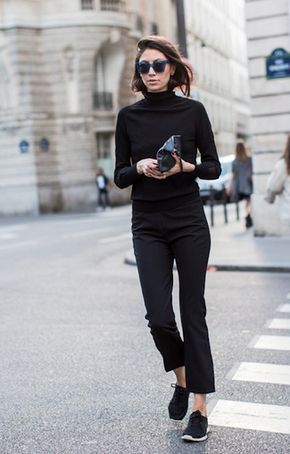 Women's Black Turtleneck, Black Dress Pants, Black Athletic Shoes, Black Leather Clutch Black Sneakers Outfit, Minimal Stil, Minimalist Moda, Womens Fashion Casual Chic, Style Désinvolte Chic, Estilo Hippy, Street Style Fall Outfits, Woman In Black, Black Cropped Pants