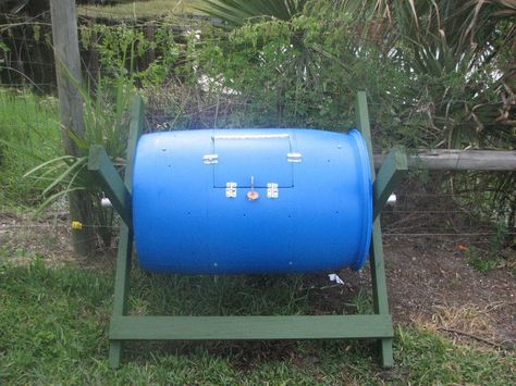 DIY Compost Bin or Washing Machine? So want to make one of these. Work out and clean clothes! Yay lol plus no electricity needed! Compost Diy, Diy Compost Tumbler, Compost Barrel, 55 Gallon Plastic Drum, Homemade Compost Bin, Making A Compost Bin, Compost Bin Diy, Compost Tumbler, Diy Compost