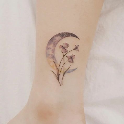 Iris Flower Tattoo, Hamsa Hand Tattoo, Spine Tattoo Ideas, Iris Tattoo, Animal Tattoo Ideas, Lavender Tattoo, Planet Tattoos, Men's Fashion Tips, Poppies Tattoo