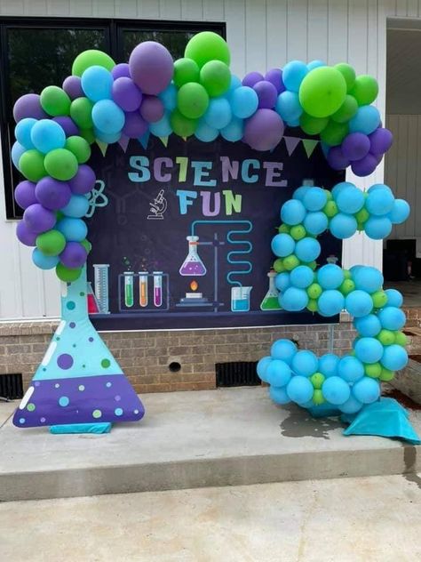 Science Theme Decorations, Science Party Decor, Science Fair Decoration, Science Booth Ideas, Science Decoration Ideas, Science Day Decorations, Diy Science Lab Decorations, Science Themed Birthday Party Decorations, Theme For Science Exhibition