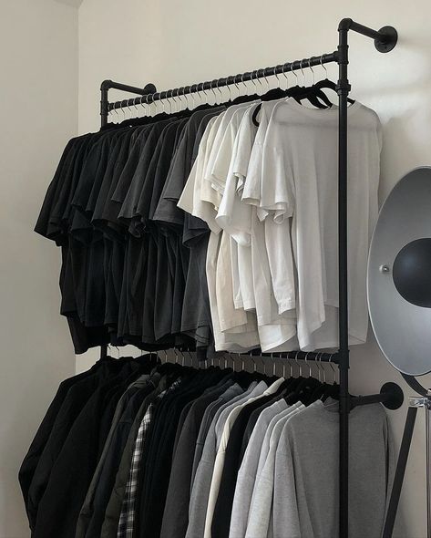 Clothing outfits Bilik Tidur Lelaki, Design My Room, Mens Room Decor, Mens Bedroom Decor, Mens Room, Clothes Hanging, Seni Dan Kraf, Mens Bedroom, Bedroom Setup