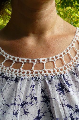 crochet trim on a shirt Crochet Collar Pattern, Lace Knitting Stitches, Crochet Tee, Crochet Necklace Pattern, Crochet Yoke, Loom Knitting Projects, Diy Sweater, Crochet Slipper Pattern, Crochet T Shirts