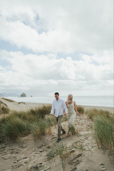 couples photos photoshoot oregon washington  beach west coast oregon coast Cannon Beach Oregon Photoshoot, Cannon Beach Oregon Wedding, Canon Beach Oregon Wedding, Washington Beaches, Oregon Couples Photography, Cannon Beach Oregon Photography, Seaside Oregon, Paris Photoshoot, Photo Mood