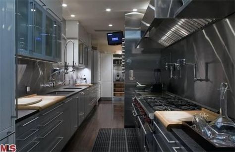 Jennifer Aniston home has in addition to a gourmet chef's kitchen, also includes a separate catering kitchen for large events. Commercial Refrigerator For Home Kitchen, Caterers Kitchen, Celebrity Kitchens, Catering Kitchen, Large Events, Home Catering, Beverly Hills Mansion, Chef's Kitchen, Beverly Hills Houses