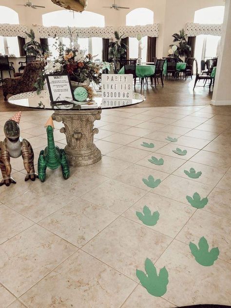 Fête Jurassic Park, Dinosaur Birthday Party Ideas, Park Birthday Party, 3rd Birthday Party For Boy, Jurassic Park Birthday Party, 4de Verjaardag, Dinosaur Birthday Theme, Birthday Party Boy, Jurassic Park Birthday