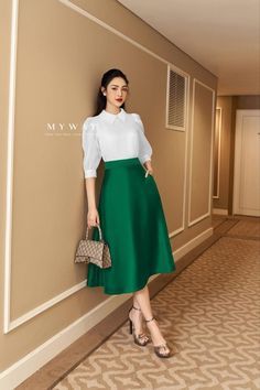 Blouse And Skirt Outfit Classy, A Line Skirt Outfits, Corporate Dress, Modesty Outfits, Women Blouses Fashion, Classy Fashion, Classy Dress Outfits, Stylish Dress Book, Fashion Attire