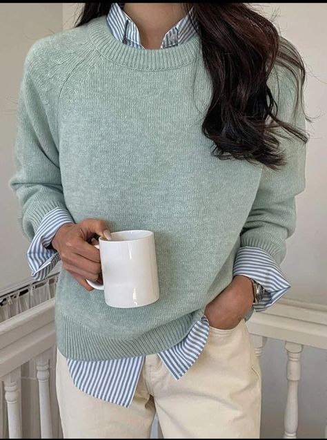 Sweaters With Collared Shirts, Collar Shirt With Sweater, Printed Tshirt Outfit, Collar Outfits, Job Clothes, Ralph Lauren Womens Clothing, Black Dresses Classy, Easy Trendy Outfits, Causual Outfits