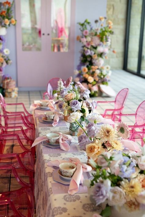 Fancy Nancy Tea Party | Kara's Party Ideas Fancy Nancy Tea Party, Fancy Nancy Birthday Party Ideas, Fancy Nancy Birthday Party, Fancy Nancy Birthday, Birthday Fancy, Tea Table Settings, Ft Worth Texas, Fancy Tea, Purple Plates