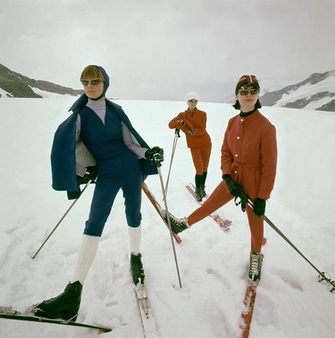 Vintage Skiing Aesthetic, Perfect Moment Ski, Vintage Ski Photos, Ski Sweaters, Apres Ski Boots, Apres Ski Outfits, Skiing Aesthetic, Ski Aesthetic, Apres Ski Style