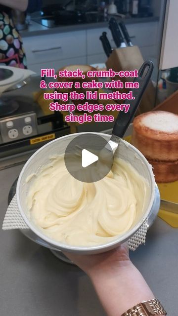 How To Cover A Cake With Buttercream, Three Layer Cake Design, Store Bought Cake Decorating Hacks, Cake Decorating Essentials, Best Icing For Decorating Cakes, Cake Board Ideas, Cake Making For Beginners, Cake Decorating Hacks, Cake Assembly