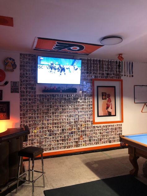 Hockey Card Display Ideas, Sports Cards Display, Baseball Card Displays, Sports Memorabilia Display, Sport Room, Memorabilia Display, Trading Card Storage, Bar Bathroom, Sports Room